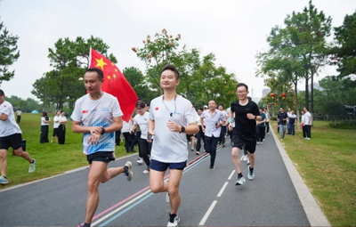 同心筑梦 共庆华诞丨彩名堂官网第四届“欢乐迎国庆 环湖健步走”活力开启